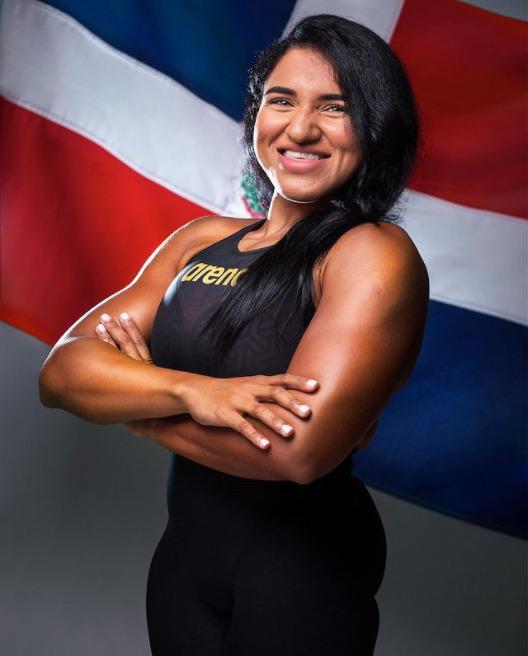 Alejandra Aybar, una nadadora especial, desarrolla su vida con normalidad, aunque señala que en el agua no necesito ayuda ni muletas. Se prepara para los Juegos Paralímpicos, Tokio 2020. (Fuente: cortesía de Ricardo Piantini)