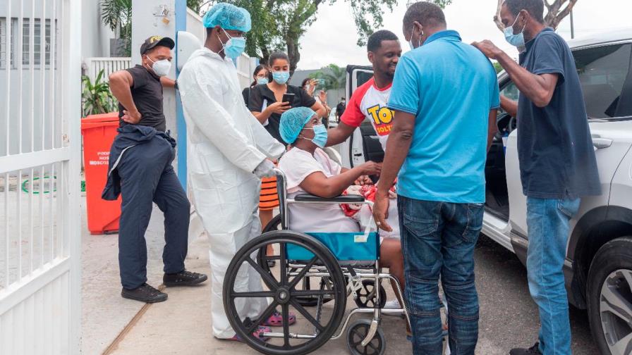 Mientras unos se recuperan, otros llegan en etapa de gravedad por COVID-19 a los hospitales 
