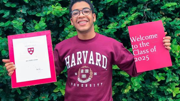 Joven dominicano que obtuvo beca en Harvard recibe apoyo