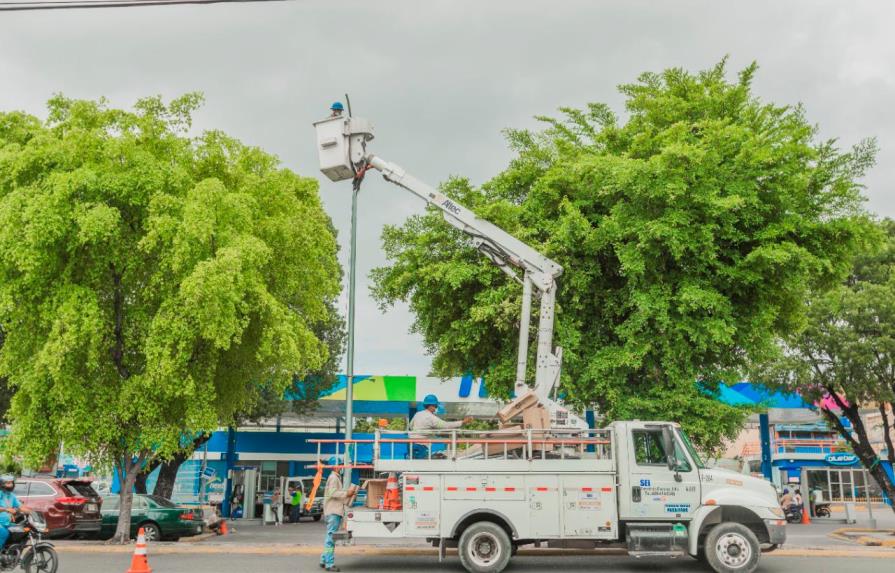 Edesur inicia el alumbrado público de varios sectores y municipios de San Cristóbal