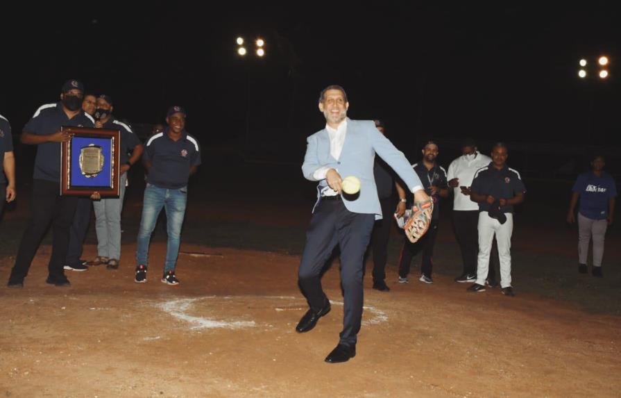 JR Team vence a Hermanos Durán en apertura del III Festival del Equipos de Softbol