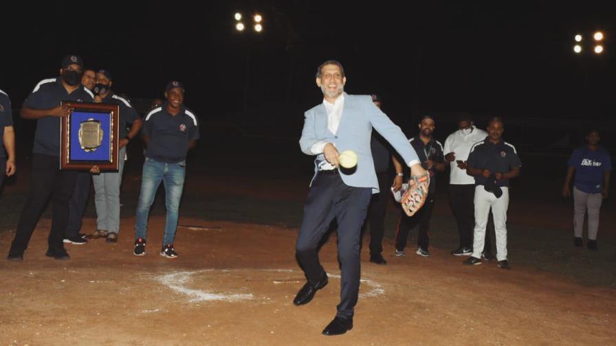 JR Team vence a Hermanos Durán en apertura del III Festival del Equipos de Softbol