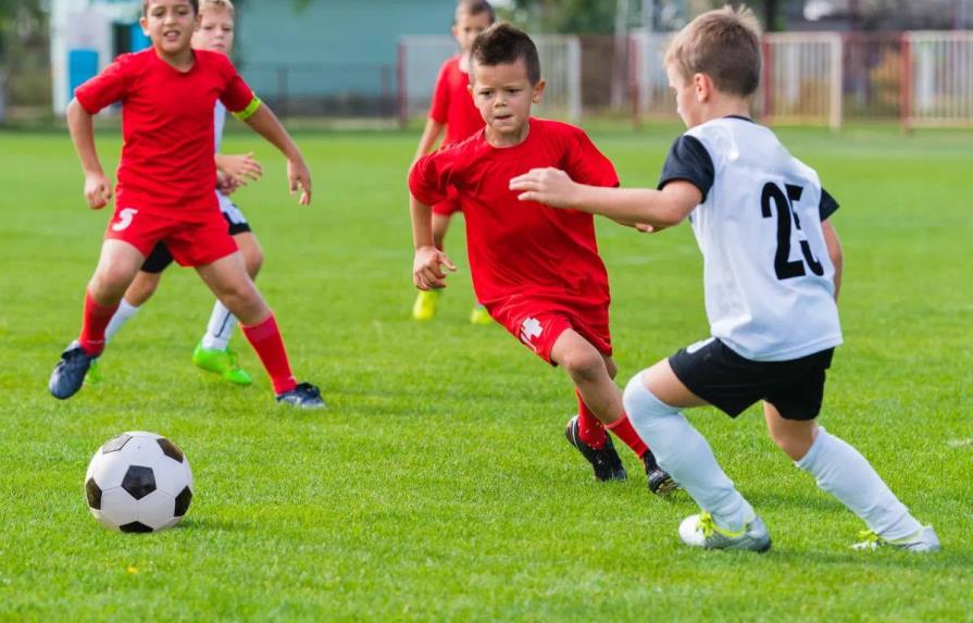 Fútbol y natación son los deportes mayoritarios para el desarrollo social de los niños