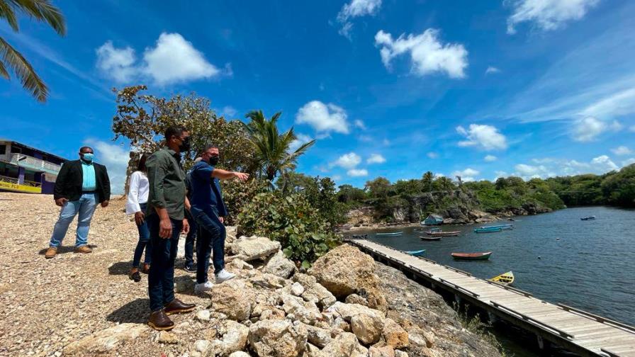 Director de Autoridad Portuaria visita zona de Boca de Yuma donde se construirá muelle para pescadores