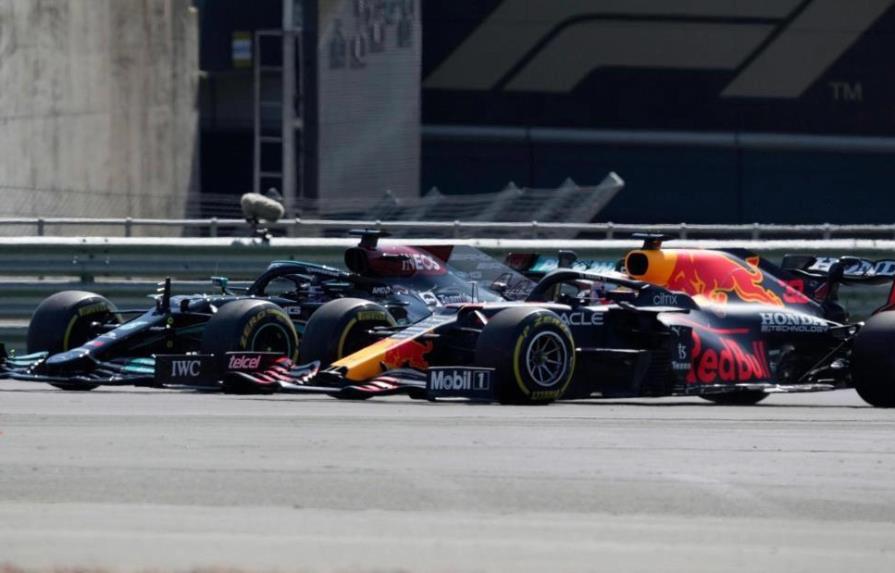 Vídeo | Hamilton no hizo nada mal contra Verstappen, mantiene Mercedes