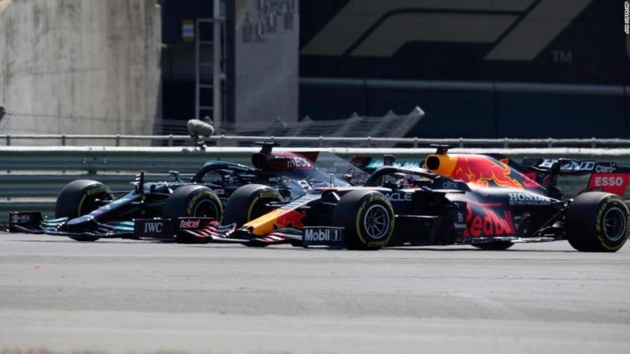 Vídeo | Hamilton no hizo nada mal contra Verstappen, mantiene Mercedes