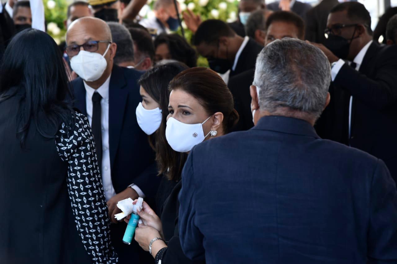 En el centro, Margarita Cedeño junto a la hija que procreó con Leonel, Yolanda América.