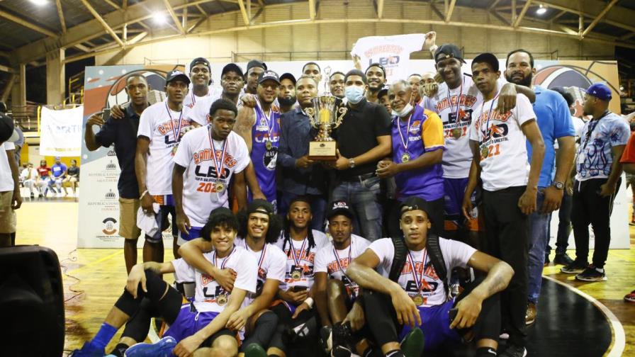 Club Calero el campeón del torneo básquet superior de Santo Domingo Este Club Calero el campeón del torneo básquet superior de Santo Domingo Este