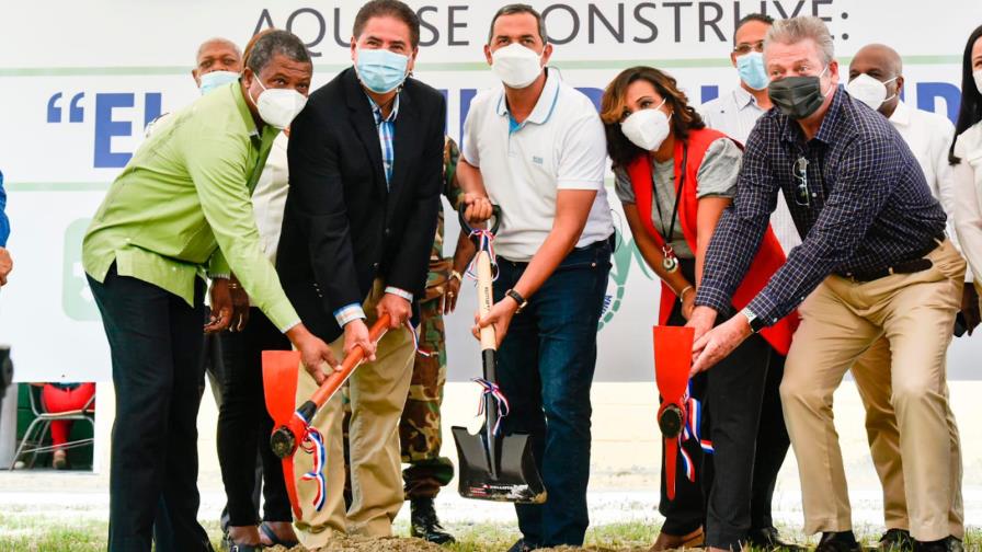 Dan primer palazo para la construcción de El Parque de la Vida  en Haina
