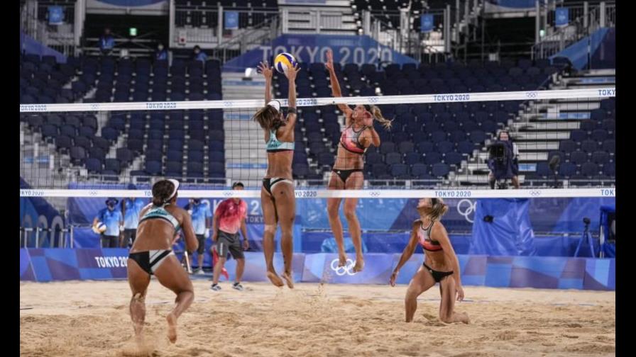 No hay quejas: Jugadoras de vóley de playa prefieren bikinis No hay quejas: Jugadoras de vóley de playa prefieren bikinis