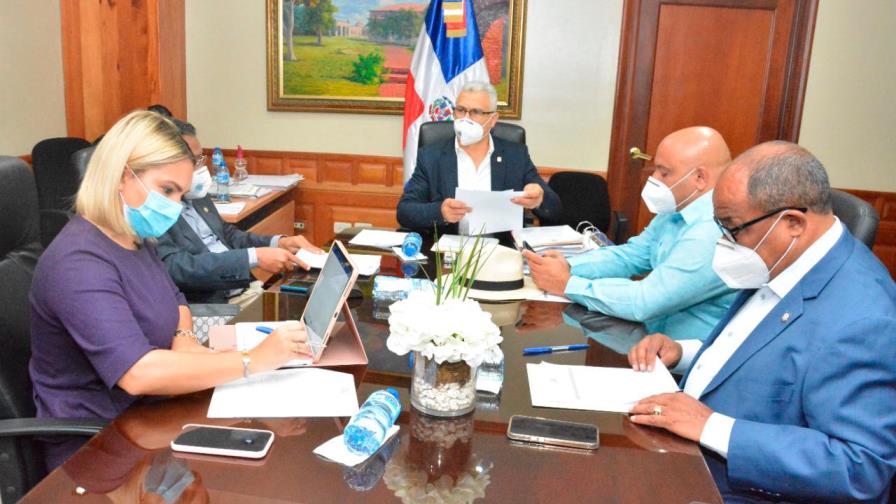 Comisión del Senado favorece intervenir la zona fronteriza ante enfermedad que afecta cerdos Comisión del Senado favorece intervenir la zona fronteriza ante enfermedad que afecta cerdos