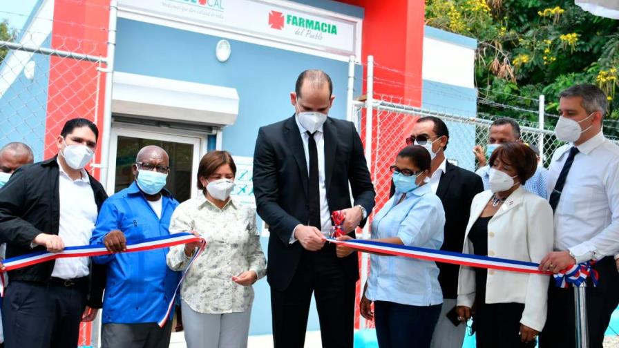 Inauguran dos farmacias del pueblo en El Limonal y El Carretón, provincia Peravia