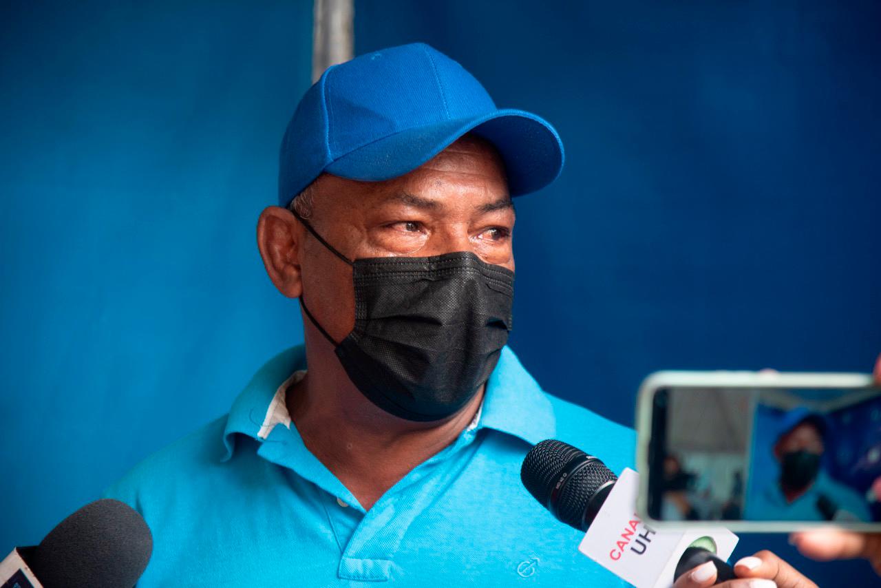 Roberto Aquino, uno de los asistentes a la jornada de cedulación y declaración tardía.