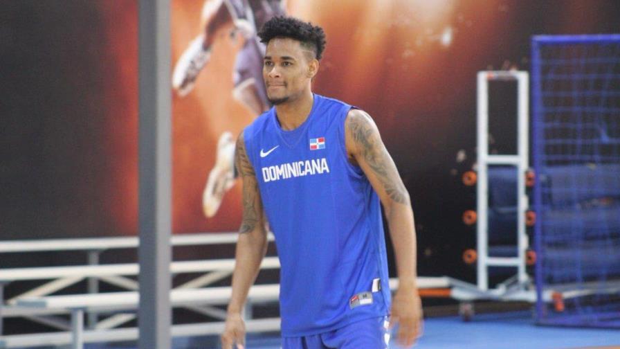 Víctor Liz contempla su retiro del seleccionado nacional de baloncesto