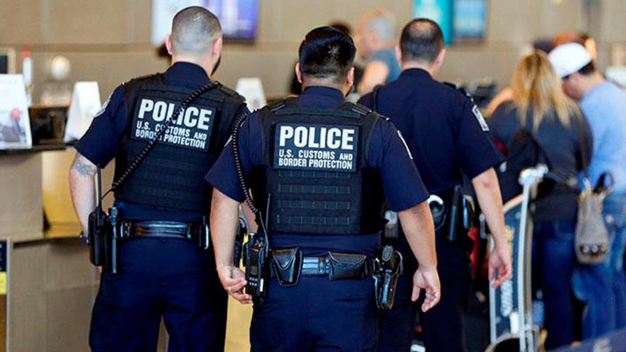 Dominicana demanda Gobierno de EEUU por abusos en aeropuerto de Boston