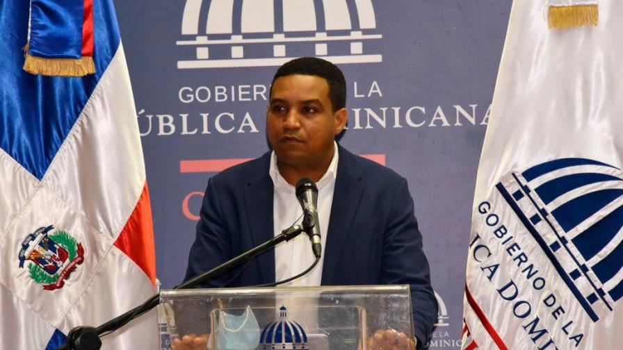 Escritor Fernando Berroa propone ley de Premios Literarios