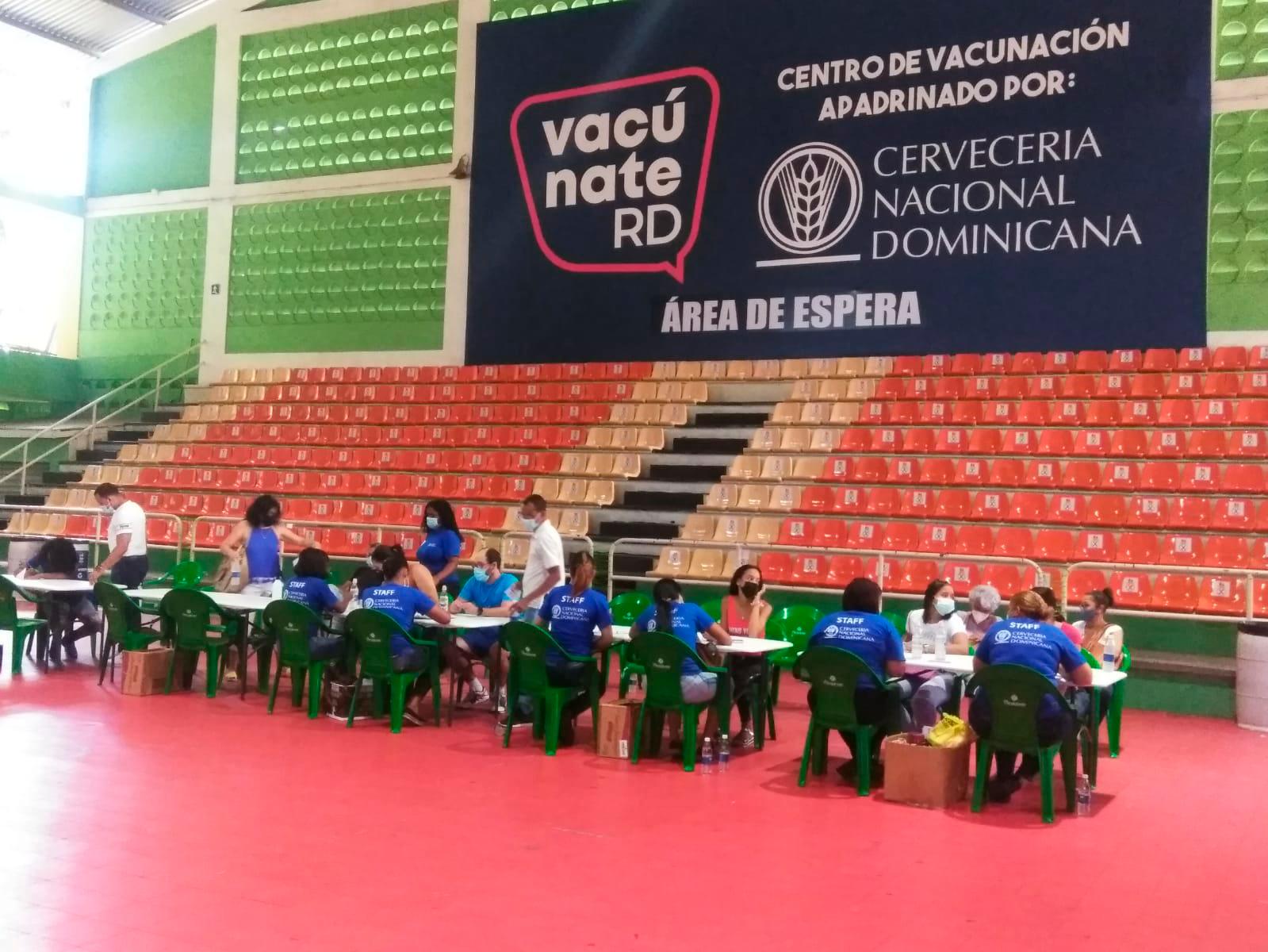 Centro de vacunación en el Centro Olímpico.