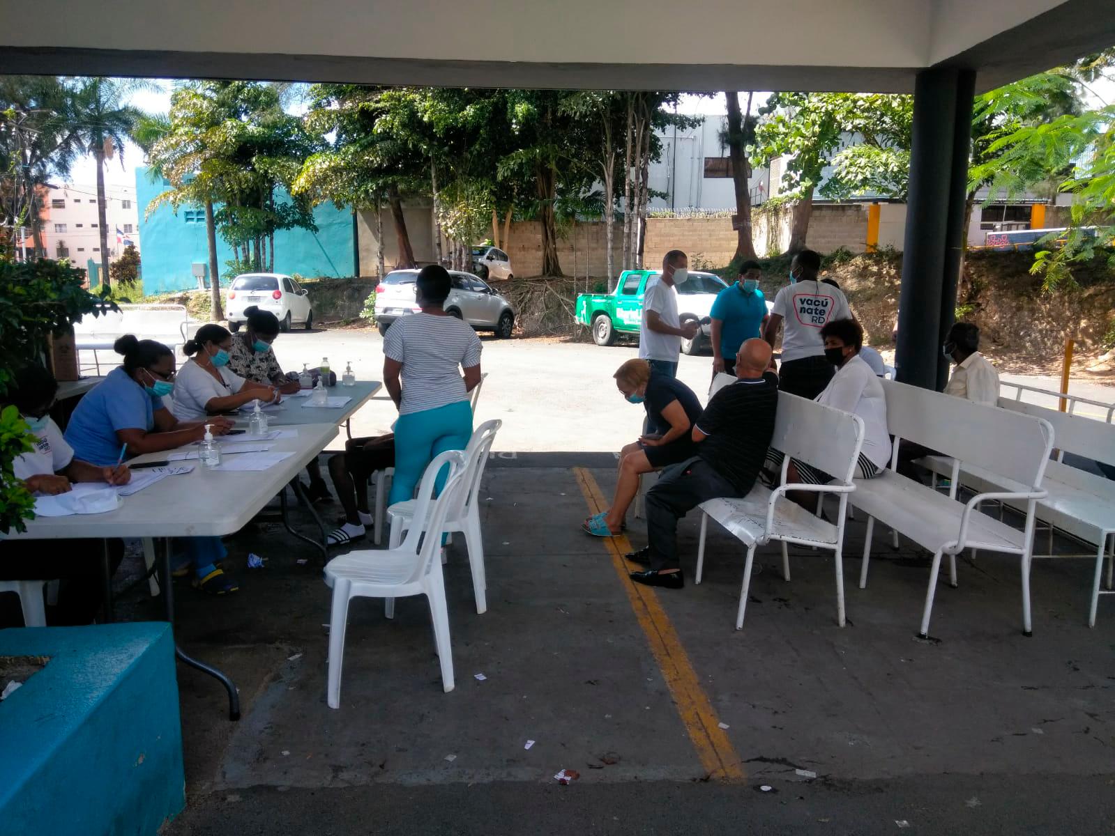 Pocas personas fueron a vacunarse en el Hospital Santo Socorro.