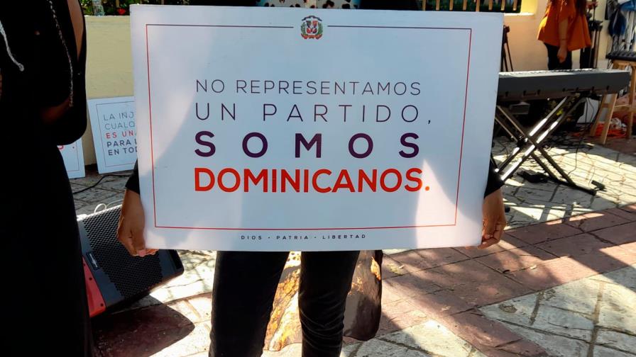 Grupos en las afueras del Congreso Nacional aguardan decisión de senadores sobre el Código Penal 