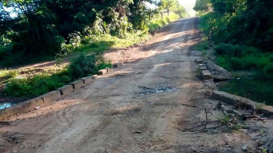 Tres puentes de El Seibo representan peligro ante paso de tormenta por su estado crítico Tres puentes de El Seibo representan peligro ante paso de tormenta por su estado crítico