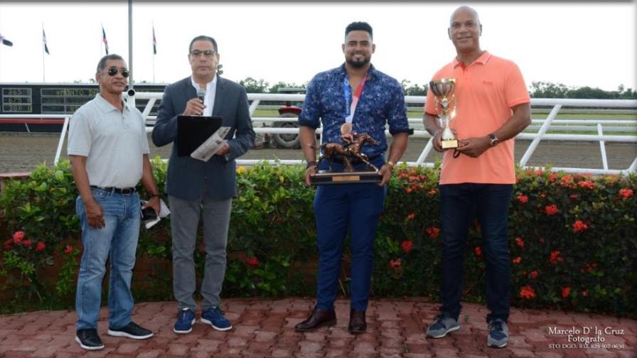 Third Page gana Clásico Restauración en el V Centenario