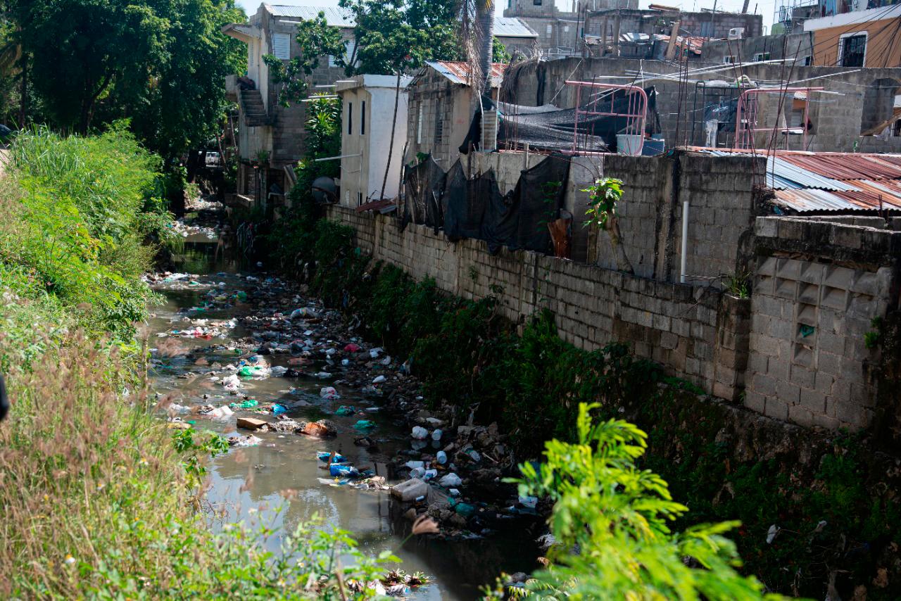 Moradores de la Yuca temen por crecida de cañada ante paso de tormenta. 