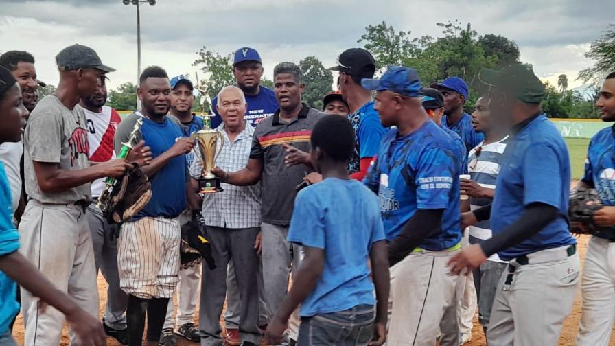 Ruta Comendador gana campeonato de Elías Piña de softbol