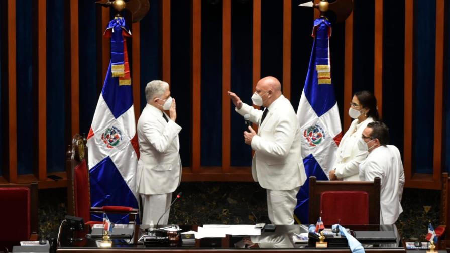 Estrella es juramentado por segundo periodo consecutivo como presidente del Senado