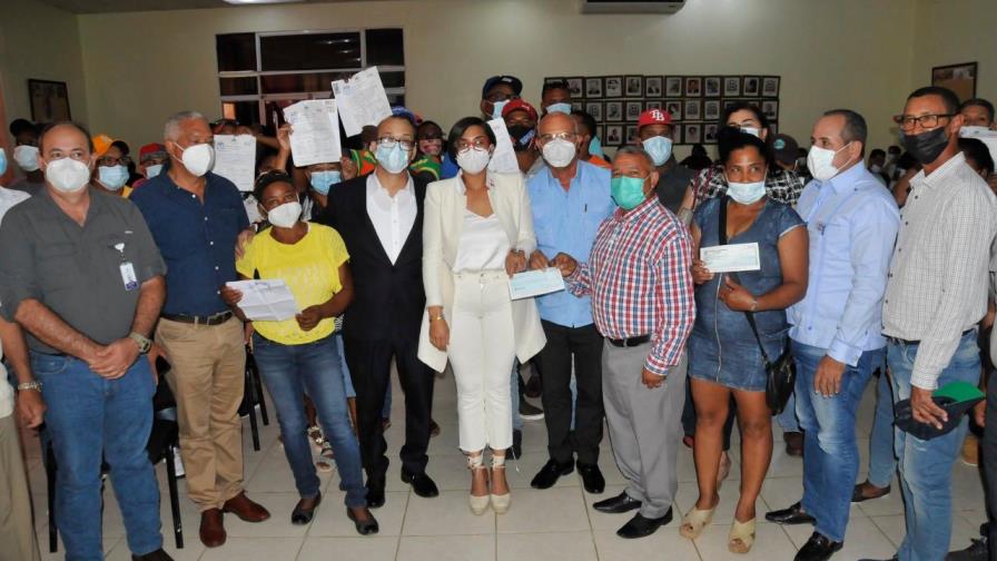 Gobierno entrega RD$21.4 millones a porcicultores afectados por peste porcina africana Gobierno entrega RD$21.4 millones a porcicultores afectados por peste porcina africana