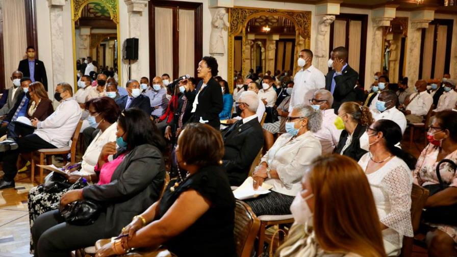 Abinader asegura soluciones a demandas de juntas de vecinos de La Romana