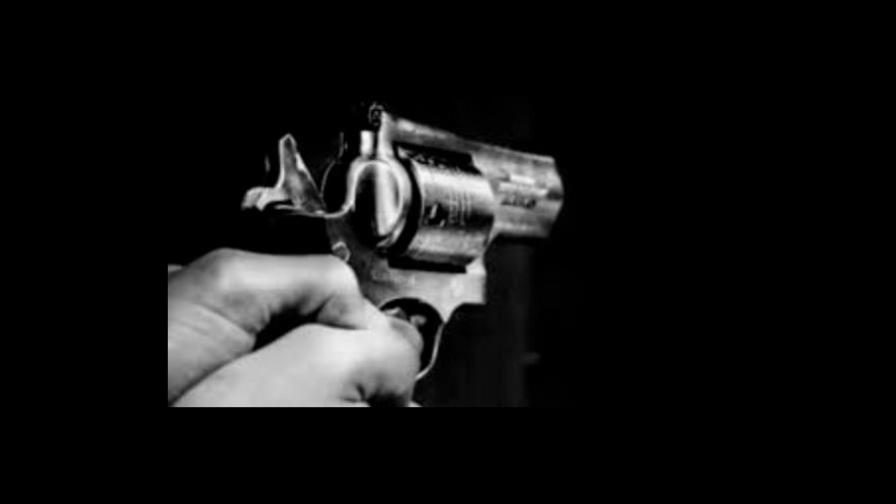 Policía mata hombre tras acudir en auxilio de una mujer en San Pedro de Macorís