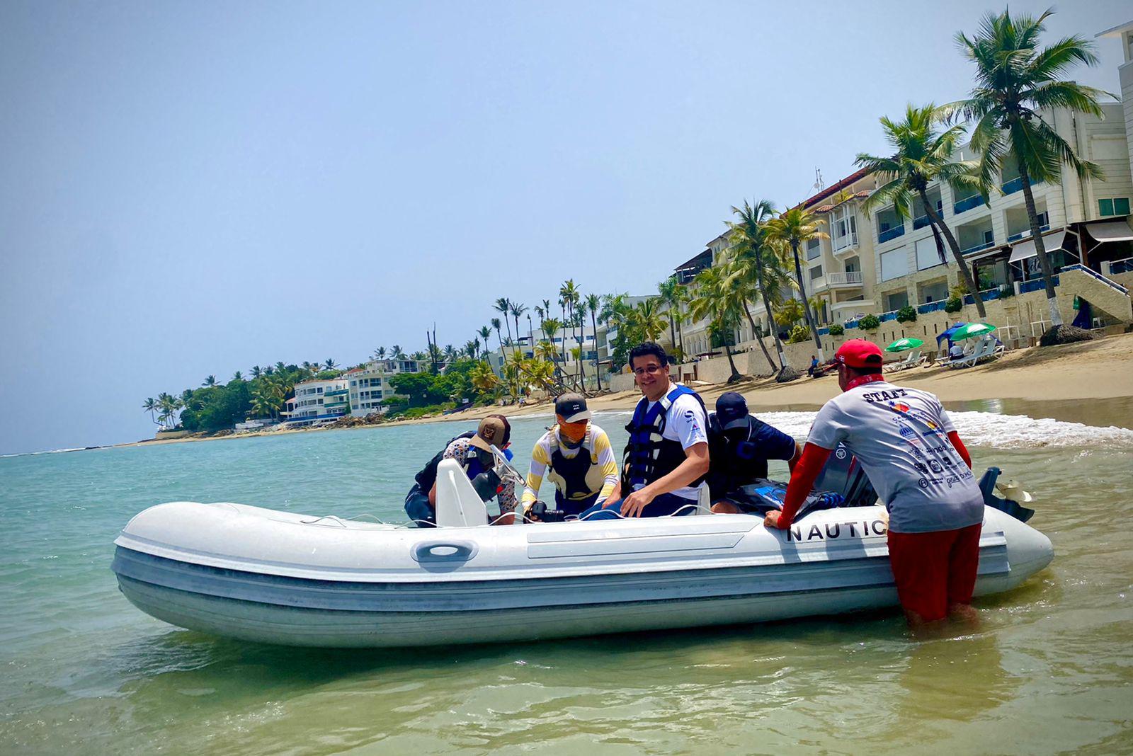 El ministro de Turismo, David Collado, hizo acto de presencia en el inicio de la jornada de la Regata Regata Kite 2021, en Cabarete, Puerto Plata. (Fuente externa)