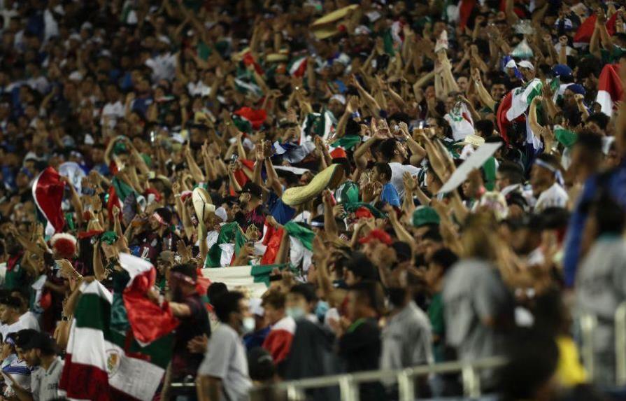 FIFA reduce sanción a México por gritos homofóbicos de hinchas