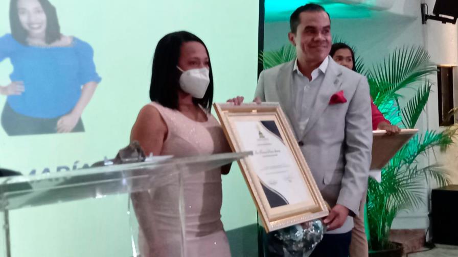 Diputado Elías Báez realiza primera edición del  concurso Premiando Ideas y Mérito Estudiantil 