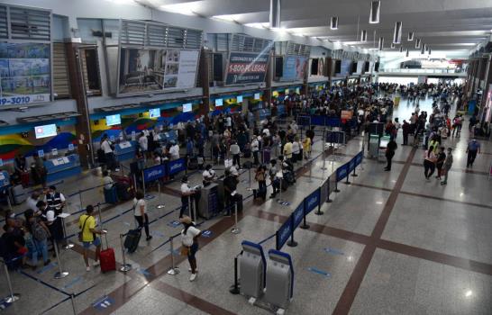 Enojo, presión y tranquilidad entre pasajeros por llenado obligatorio de e-Ticket para viajar