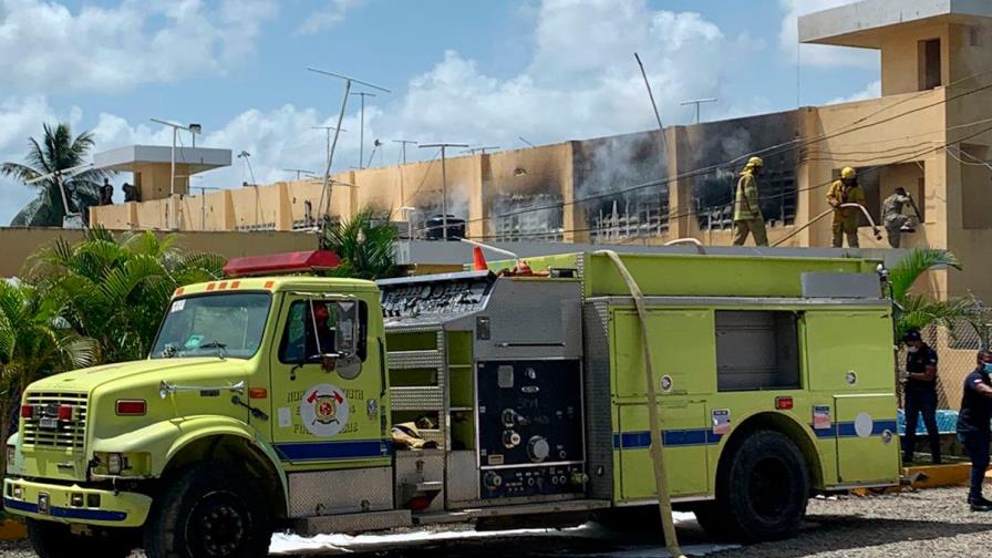 Varios reos heridos durante incendio que afectó la Fortaleza Palo Hincado en Cotuí