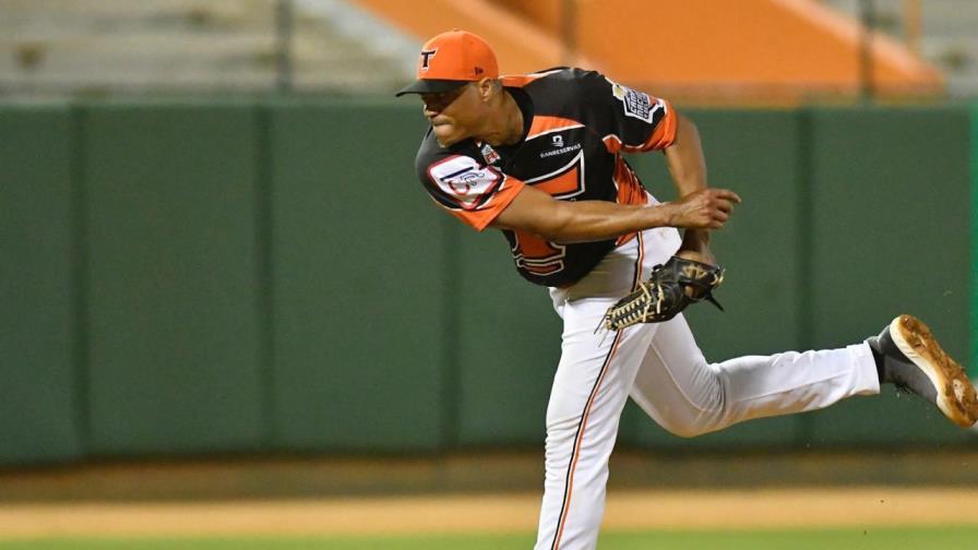 Toros firman al lanzador Alfredo Simón como agente libre Toros firman al lanzador Alfredo Simón como agente libre