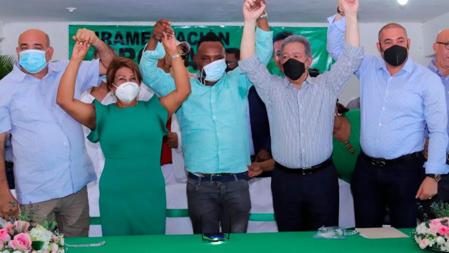 Exsenadora de La Romana se juramenta en Fuerza del Pueblo