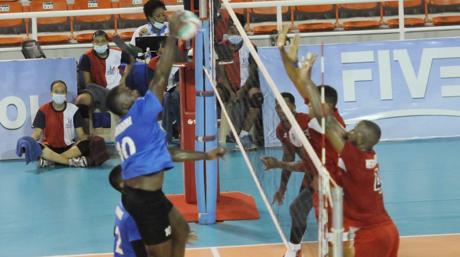 Momento de acción en el partido que lo enfrentó a República Dominicana y Suriname en el Copa Panam de Voleibol Masculino, el 4 de septiembre del 2021. (Fuente externa)