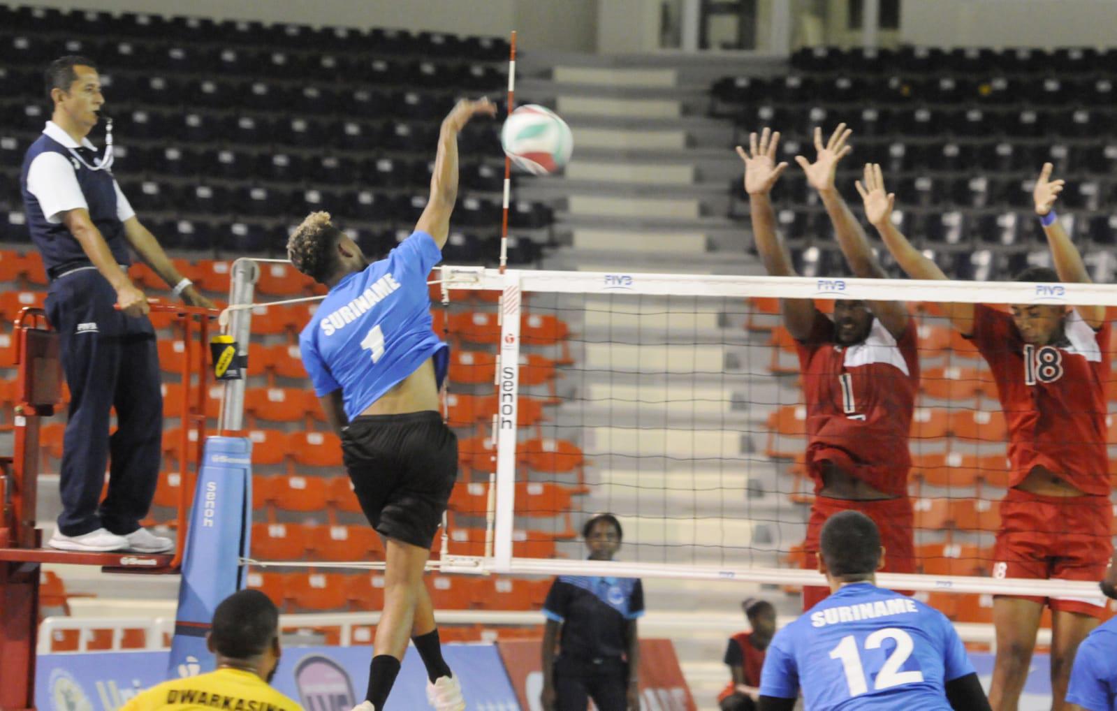 Momento de acción en el partido que lo enfrentó a República Dominicana y Suriname en el Copa Panam de Voleibol Masculino, el 4 de septiembre del 2021. (Fuente externa)