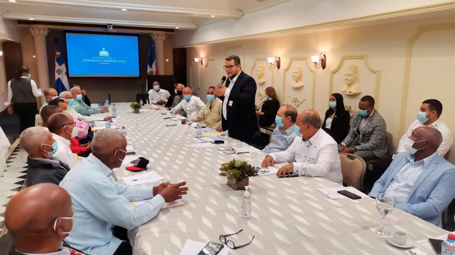 Gobierno se reúne con arroceros y asegura dará seguimiento a proyectos con el sector