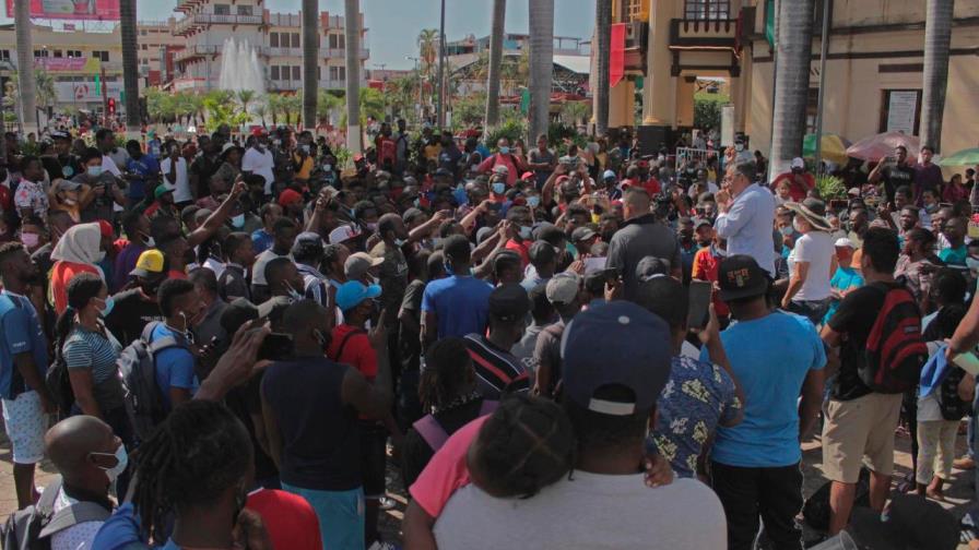 Activistas y migrantes realizan ayuno en México pidiendo salir en caravana