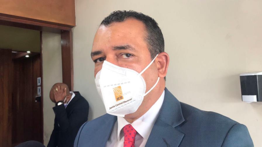 Ministro de Salud Pública y presidente JCE se reúnen tras informe de muertes por el  COVID-19 en el país