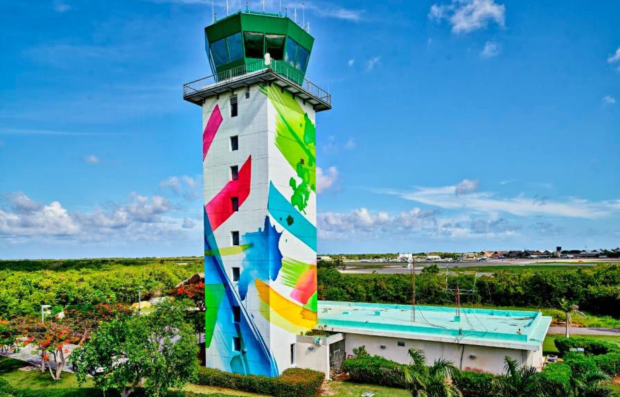 Convierten en obra de arte la torre de control del aeropuerto de Punta Cana