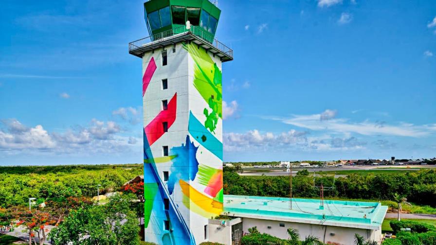 Convierten en obra de arte la torre de control del aeropuerto de Punta Cana