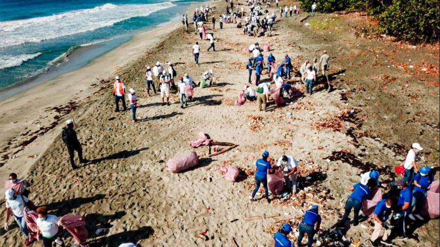 Realizan jornada de limpieza en playas y riberas de ríos