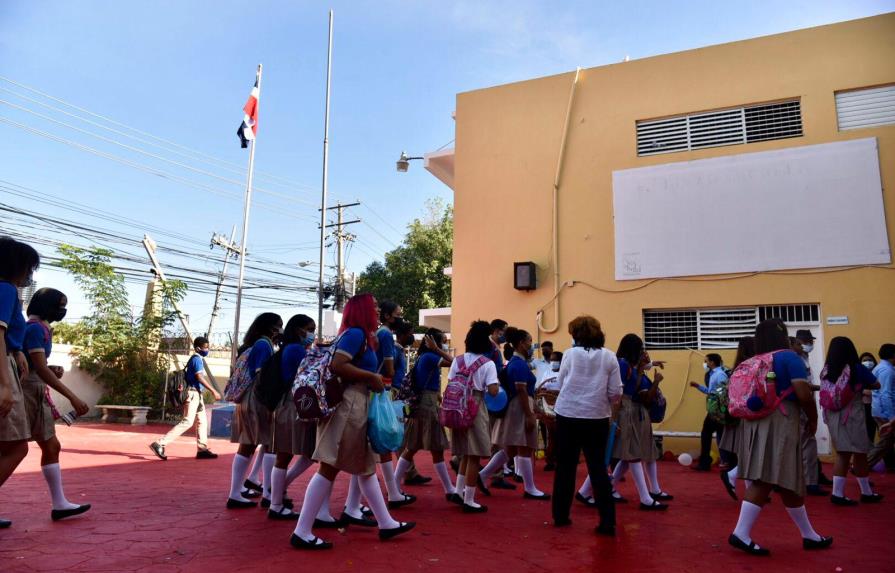 Asistencia masiva en reinicio de clases en liceos del Distrito Nacional 