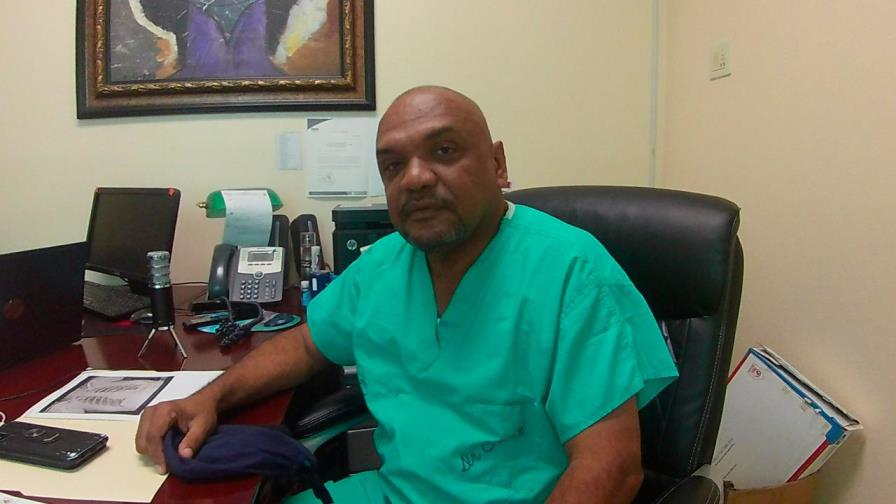 Especialista explica cómo asistir a alguien rociado con ácido del diablo