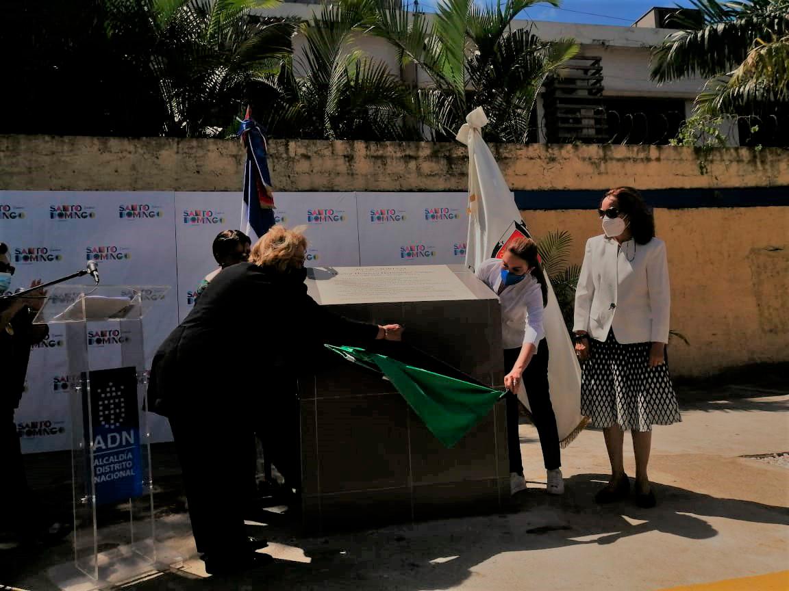 Desde la izquierda, Elsa Justo, Marisela Vargas, Carolina Mejía y Elsa Peña Nadal viuda de Hernández.