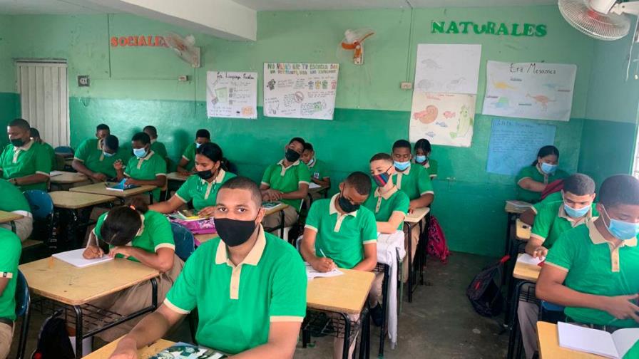 Escuelas de Higüey trabajan para aplicar protocolo contra el COVID-19 en las aulas Escuelas de Higüey trabajan para aplicar protocolo contra el COVID-19 en las aulas